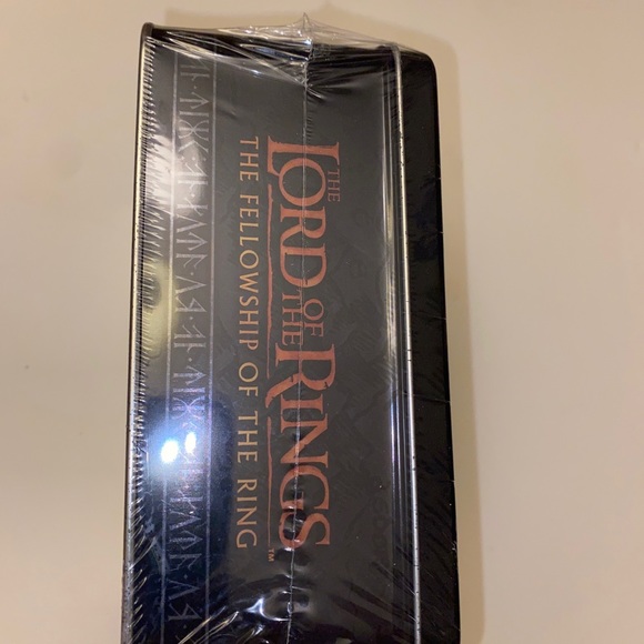 Lord Rings Fellowship Of The Ring Action Flipz Cards Tin Sealed LOTR Artbox Gold - Picture 2 of 6